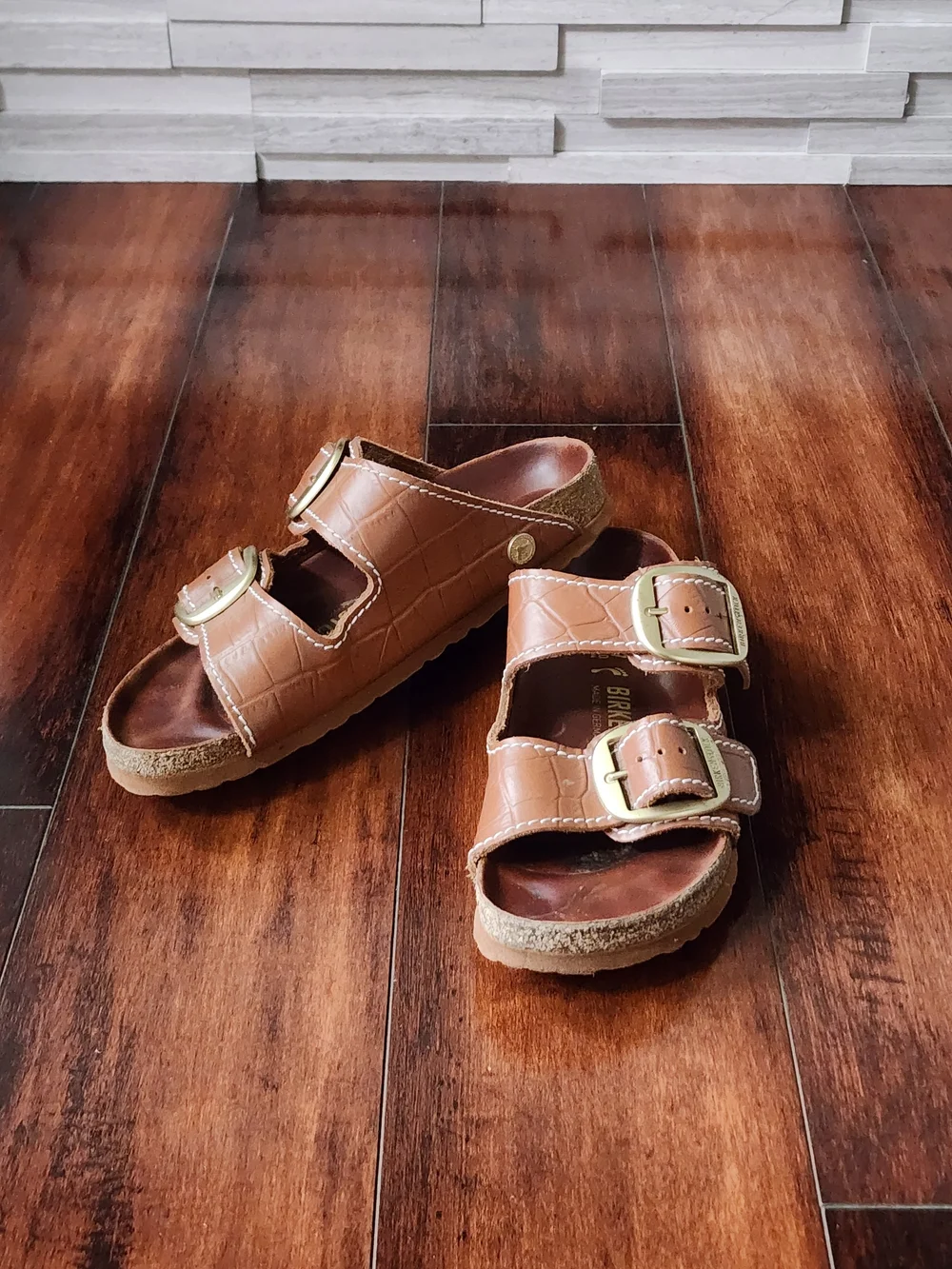Birkenstock Arizona Croc Embossed Leather Sandals Brown Big Buckle EU 37 US 6